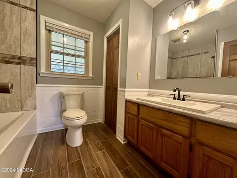 Bath - 211 Harold Drive Dr, Centerville, GA 31028 photo 1 of 4