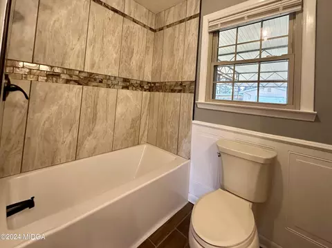 Bath - 211 Harold Drive Dr, Centerville, GA 31028 photo 2 of 4
