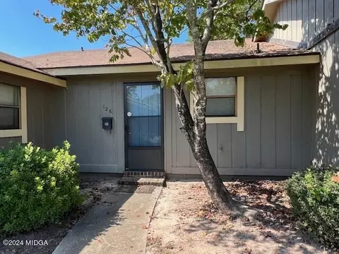 126 Stonehedge Dr, Warner Robins, GA 31088