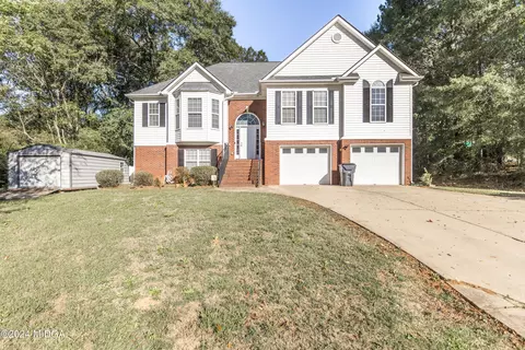 215 Cobblestone Ln, Mcdonough, GA 30252