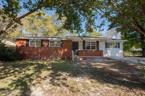 219 Palomino Ln, Warner Robins, GA 31088