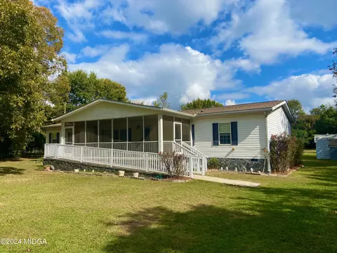 201 Peach Rd, Byron, GA 31008