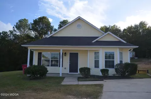 4672 Pine Valley Dr, Macon, GA 31210