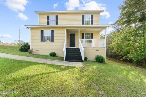 2324 Gwendale Dr W, Lizella, GA 31052