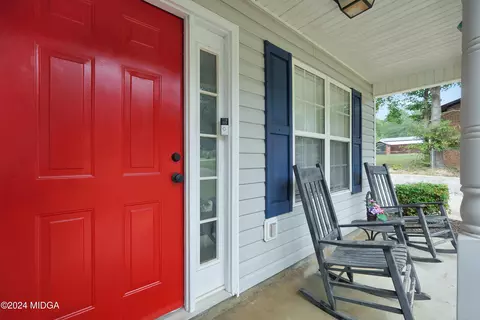 788 Hillcrest Dr, Jackson, GA 30233