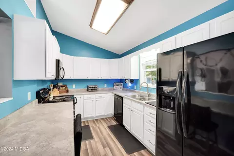 Kitchen - 788 Hillcrest Dr, Jackson, GA 30233 photo 2 of 2