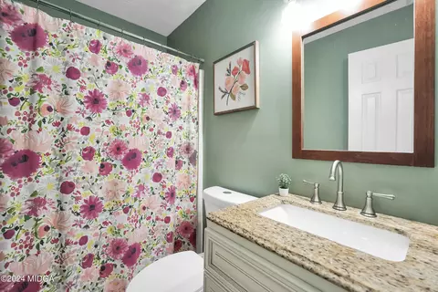 Bath - 788 Hillcrest Dr, Jackson, GA 30233 photo 1 of 3