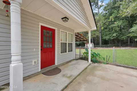 Exterior - 788 Hillcrest Dr, Jackson, GA 30233 photo 4 of 9