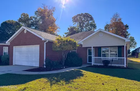 227 Pebble Beach Dr, Perry, GA 31069