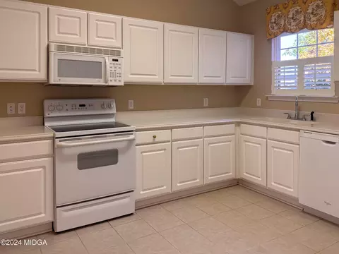 227 Pebble Beach Dr, Perry, GA 31069 photo 6