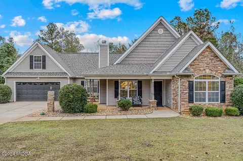 56 Cedar Creek Dr, Forsyth, GA 31029
