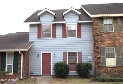 303 Leisure Lake Dr, Warner Robins, GA 31088