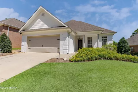 109 Bear Lake Dr, Warner Robins, GA 31088