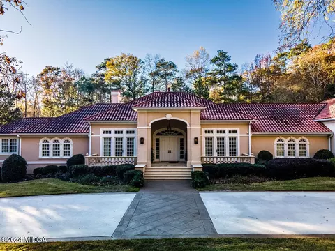121 Gleneagles Cir, Macon, GA 31210