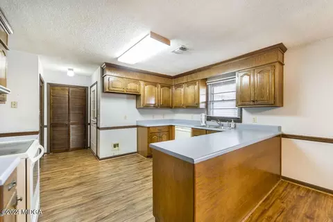 Kitchen - 102 Foxfire Dr, Warner Robins, GA 31093 photo 1 of 3