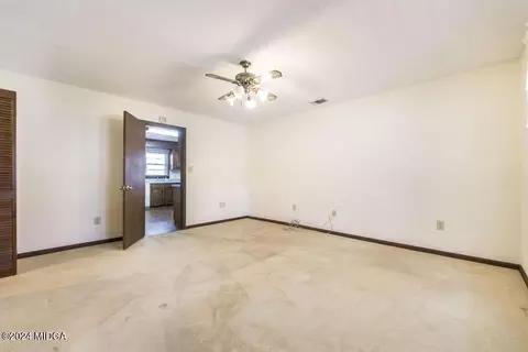 Living - 102 Foxfire Dr, Warner Robins, GA 31093 photo 4 of 4