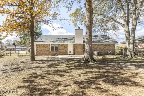 Exterior - 102 Foxfire Dr, Warner Robins, GA 31093 photo 6 of 9