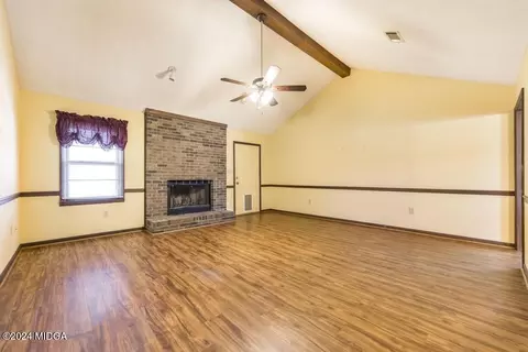 Living - 102 Foxfire Dr, Warner Robins, GA 31093 photo 1 of 4