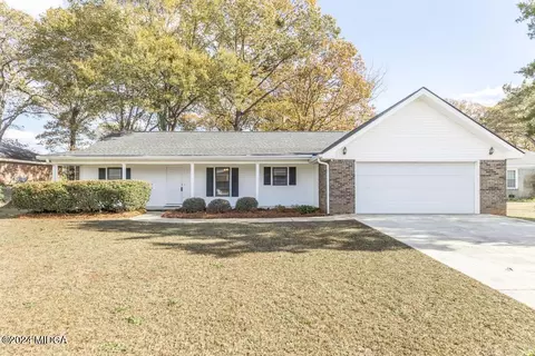 102 Foxfire Dr, Warner Robins, GA 31093