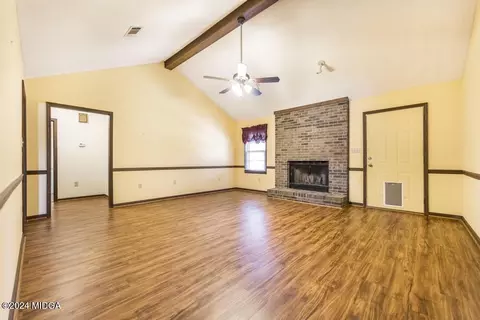 Living - 102 Foxfire Dr, Warner Robins, GA 31093 photo 3 of 4