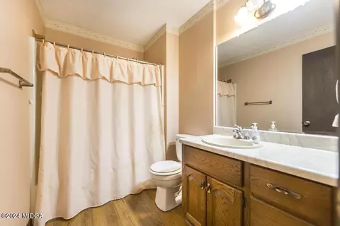 Bath - 102 Foxfire Dr, Warner Robins, GA 31093 photo 2 of 2