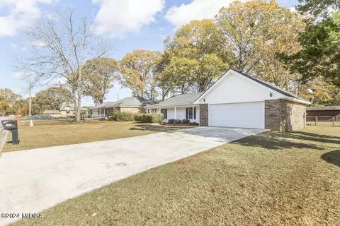 Exterior - 102 Foxfire Dr, Warner Robins, GA 31093 photo 2 of 9
