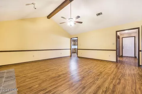 Living - 102 Foxfire Dr, Warner Robins, GA 31093 photo 2 of 4