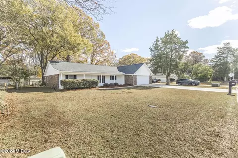 Exterior - 102 Foxfire Dr, Warner Robins, GA 31093 photo 1 of 9