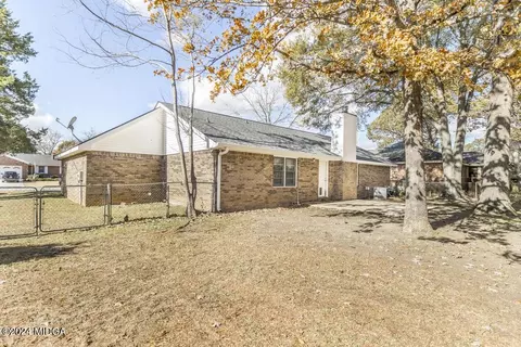 Exterior - 102 Foxfire Dr, Warner Robins, GA 31093 photo 5 of 9