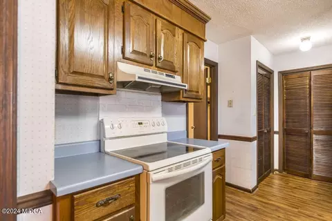 Kitchen - 102 Foxfire Dr, Warner Robins, GA 31093 photo 2 of 3