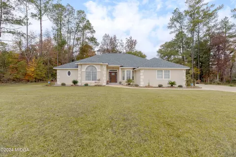 221 Falcon Crest Crst, Warner Robins, GA 31088