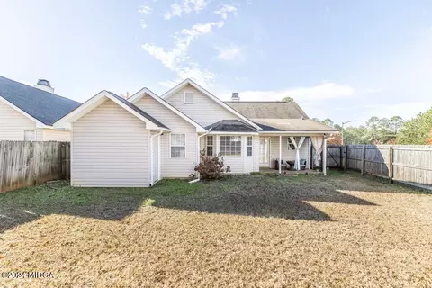 Exterior - 100 Hackamore Ln, Warner Robins, GA 31088 photo 3 of 4