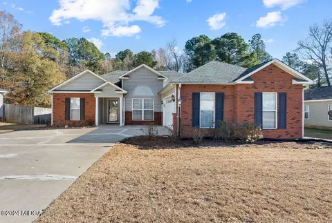 203 Roaring Forks Dr, Bonaire, GA 31005