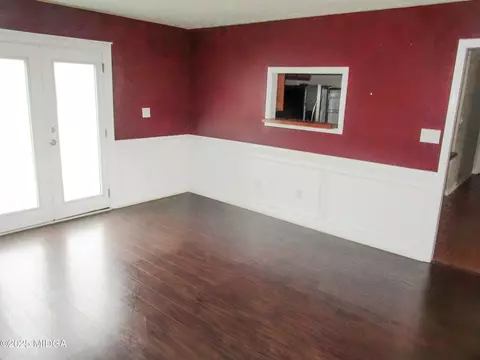 Living - 201 Aaron Ct, Forsyth, GA 31029 photo 3 of 3