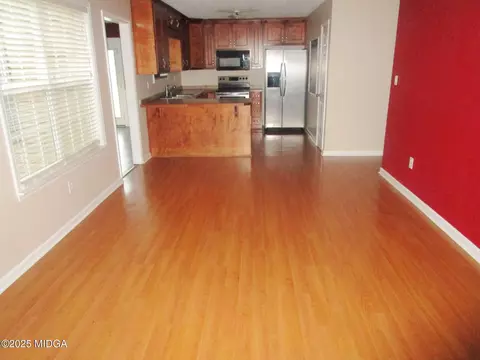 Living - 201 Aaron Ct, Forsyth, GA 31029 photo 2 of 3