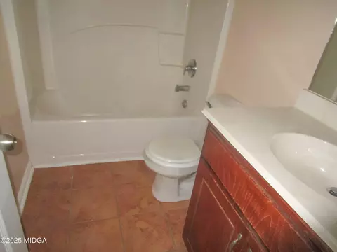 Bath - 201 Aaron Ct, Forsyth, GA 31029 photo 1 of 1