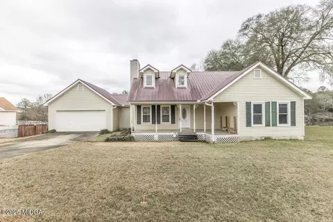 210 Lake Lillian Dr, Perry, GA 31069