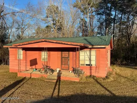 164 Blacksprings Rd NE # B, Milledgeville, GA 31061