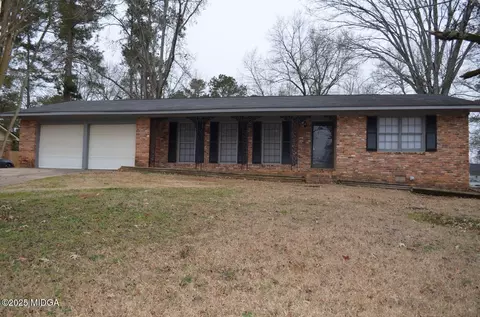 3082 Clairmont Ave, Macon, GA 31204