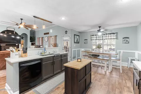 Kitchen - 207 Cade Ter, Warner Robins, GA 31088 photo 5 of 8