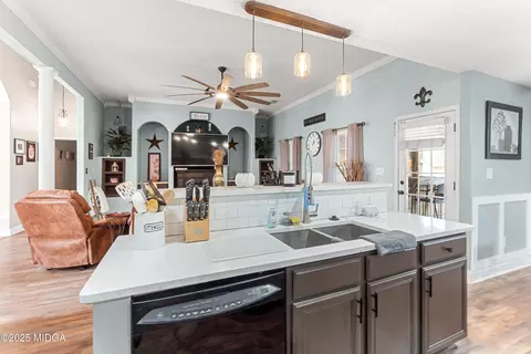 Kitchen - 207 Cade Ter, Warner Robins, GA 31088 photo 6 of 8