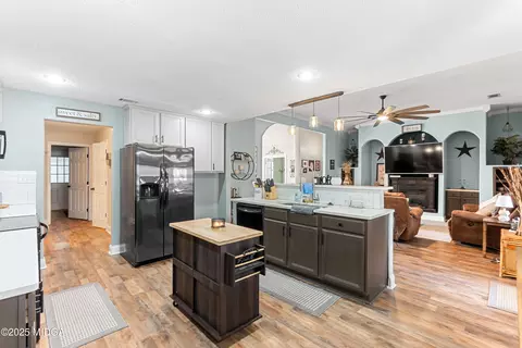 Kitchen - 207 Cade Ter, Warner Robins, GA 31088 photo 4 of 8