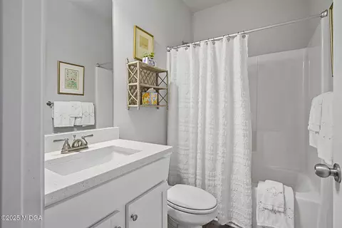 Bath - 205 Conner Ct, Macon, GA 31210 photo 3 of 4