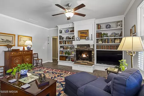 Living - 205 Conner Ct, Macon, GA 31210 photo 2 of 3