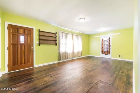 Living - 110 Pine Dr, Warner Robins, GA 31088 photo 2 of 3