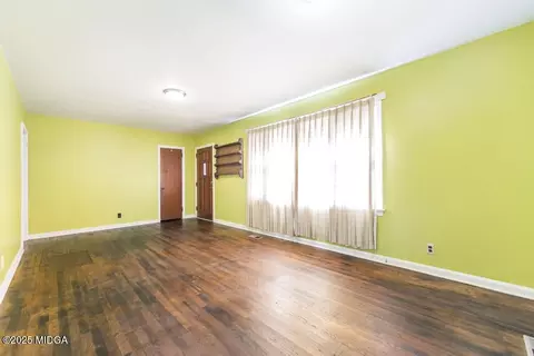Living - 110 Pine Dr, Warner Robins, GA 31088 photo 3 of 3