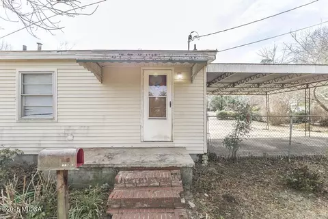Exterior - 110 Pine Dr, Warner Robins, GA 31088 photo 4 of 8