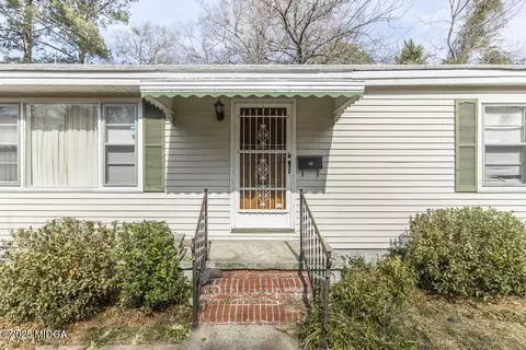 Exterior - 110 Pine Dr, Warner Robins, GA 31088 photo 3 of 8