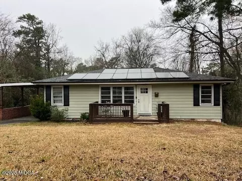 556 Rogers Dr, Macon, GA 31204