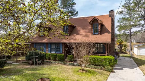 323 Edgewater Dr, Macon, GA 31220